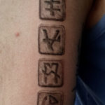 Runen Tattoo aus Initialen